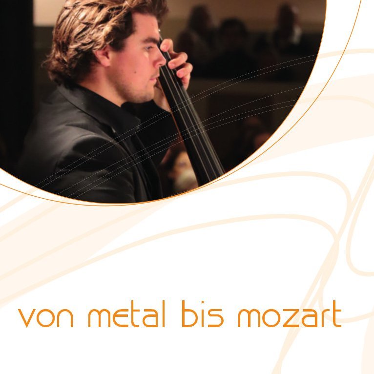Grafik in weißer Farbe und geschwungenen hellorangen Linien, in einem Halbkreis ein Foto eines musizierenden Schülers, darunter der Text: Von Mozart bis Metal.